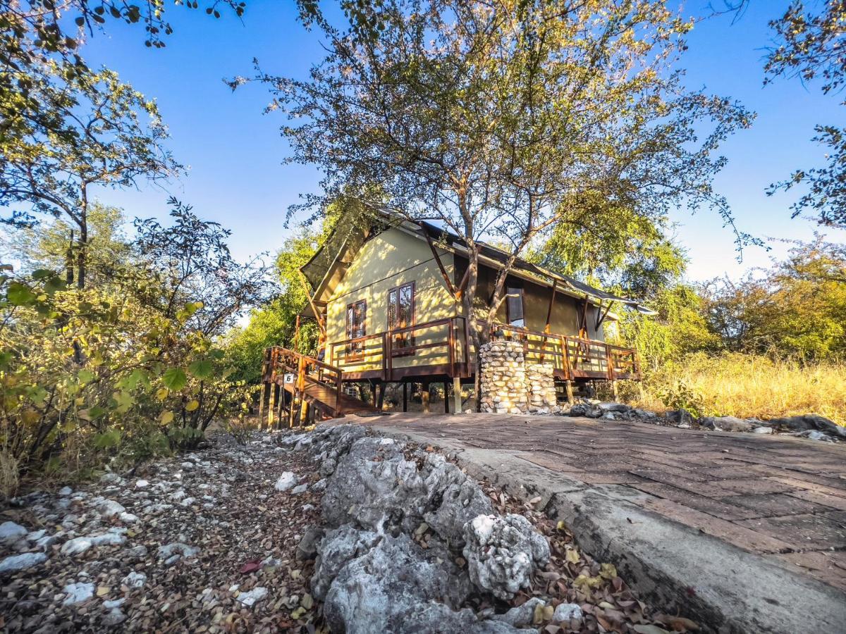 The Mushara Outpost Hotel Mokuti Lodge Exterior photo